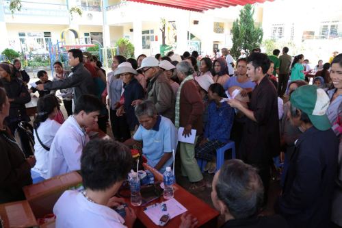 Khám chữa bệnh và phát quà từ thiện tại huyện Bảo Lâm - tỉnh Lâm Đồng